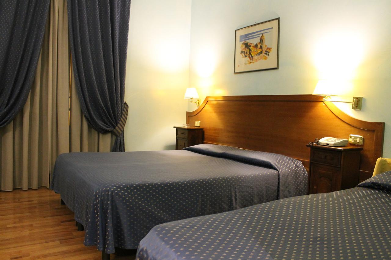 Piccolo Fiore Roma Esterno foto