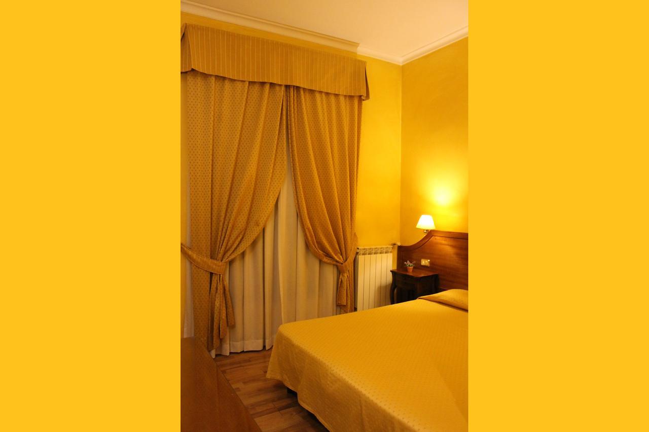 Piccolo Fiore Roma Esterno foto